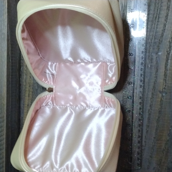 Clarins Pearl Cosmetics Case NEW - Picture 4 of 7